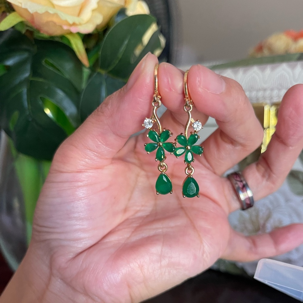 Elegant Green Floral Drop Earrings